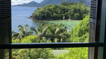 Vila Mewah, 2 kamar tidur, pemandangan samudra, tepi laut | Teras/patio