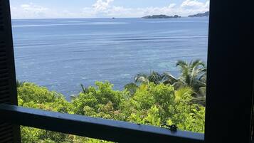 Vila Mewah, 2 kamar tidur, pemandangan samudra, tepi laut | Teras/patio