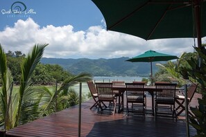 Villa Luxe, 3 chambres, vue océan, en front de mer | Terrasse/Patio