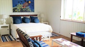 Villa Luxe, 1 chambre, vue océan, en front de mer ((2)) | Salle de séjour | Télévision, lecteur de DVD