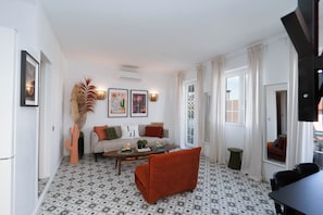 Apartment | Wohnbereich | Fernseher