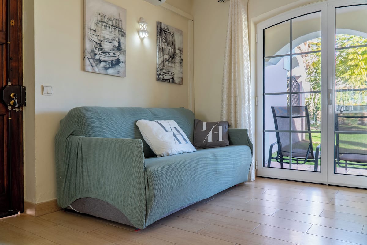 Apartment | In-room safe, iron/ironing board, WiFi (free)