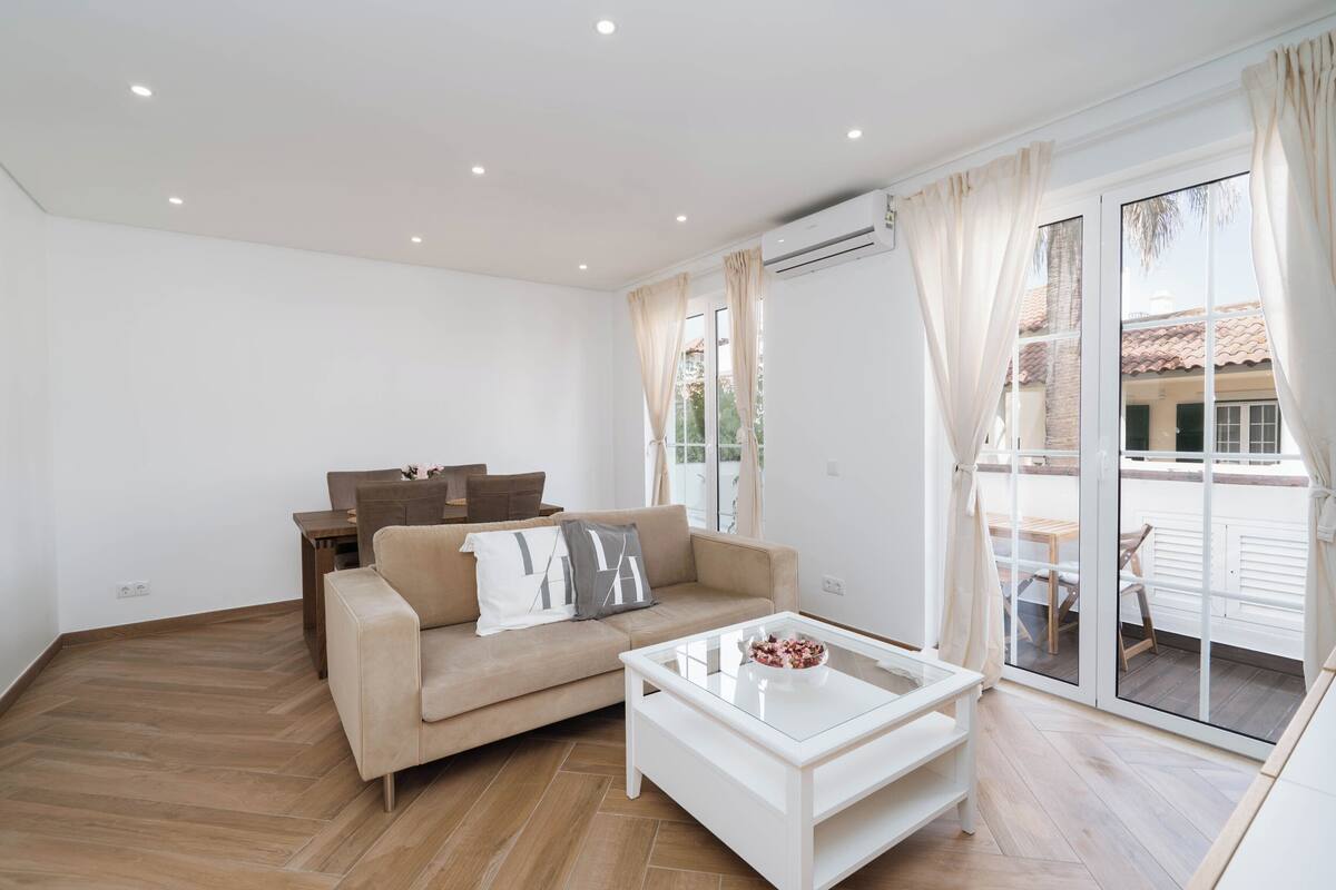 Apartment | Living area | TV
