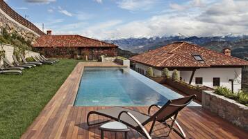 Outdoor pool, pool umbrellas, sun loungers