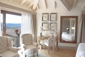 Panoramica Deluxe | 高档床上用品、迷你吧、客房内保险箱、办公桌