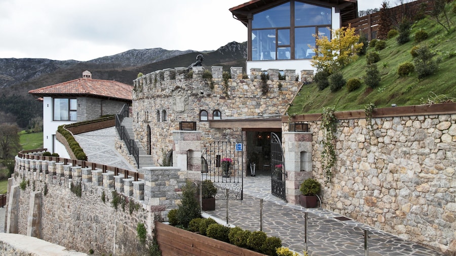 Puebloastur Eco-Resort Wellness & Spa
