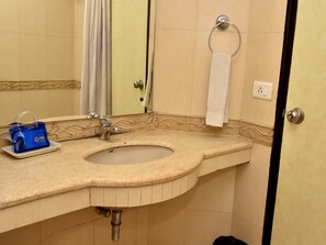 Standard Double or Twin Room, 1 Double Bed, Private Bathroom | Bathroom