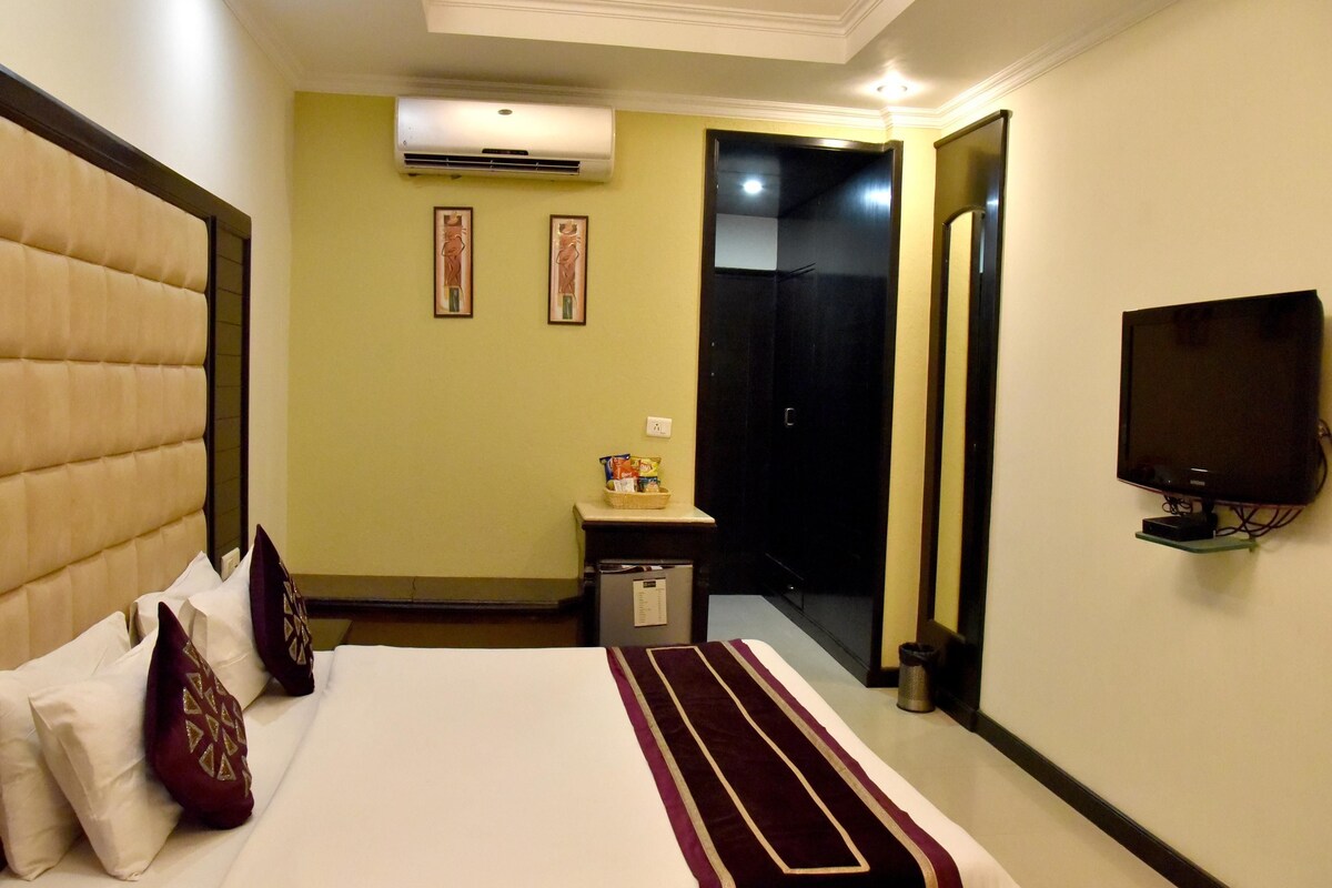 Phòng đôi hoặc 2 giường đơn Tiêu chuẩn, 1 giường đôi, phòng tắm riêng | Két bảo mật tại phòng, bàn, màn/rèm cản sáng 