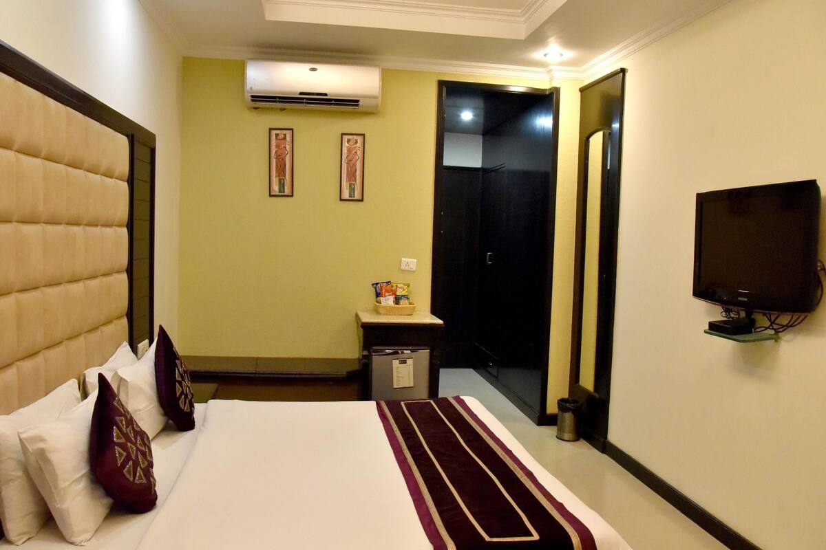 스탠다드 더블룸 또는 트윈룸, 더블침대 1개, 전용 욕실 | 객실 내 금고, 책상, 암막 커튼, 무료 WiFi