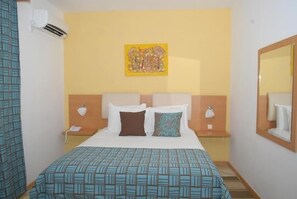 Dobbeltrom | Skrivebord, blendingsgardiner og ekstrasenger (mot et tillegg)