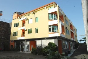 Front of property - Miradouro de Gamboa (Praia)