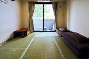 传统双床房 (Private Room - Japanese-Style) | 客房内保险箱、免费 WiFi、床单