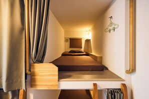 宿舍, 男女混合宿舍 (Capsule) | 客房内保险箱、免费 WiFi、床单