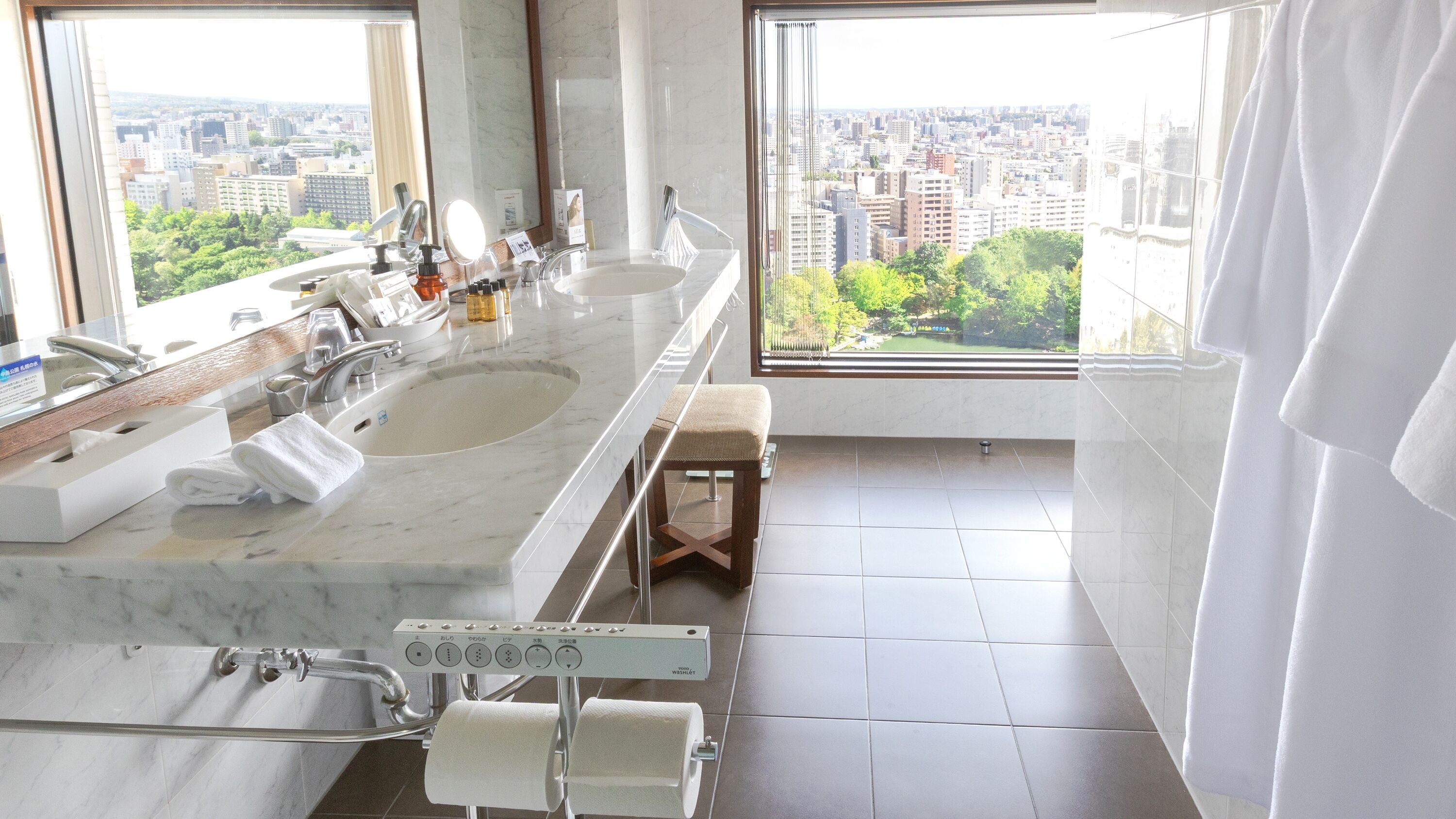 premier twin room, non smoking | bathroom | combined shower/bathtub, free toiletries, hair dryer, slippers