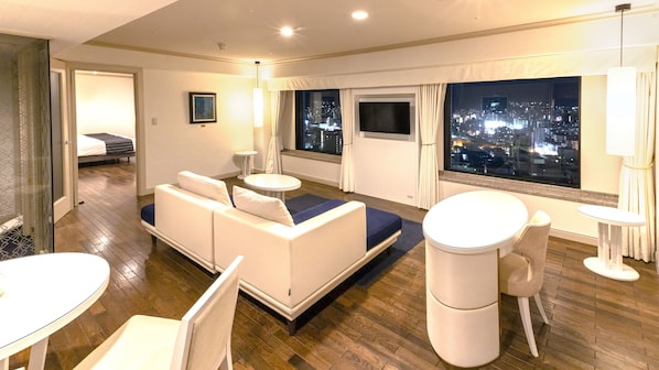Suite Twin, Non Smoking | Desk, iron/ironing board, free WiFi, bed sheets