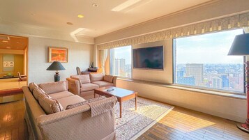 Oriental Suite, Non Smoking | Desk, iron/ironing board, free WiFi, bed sheets