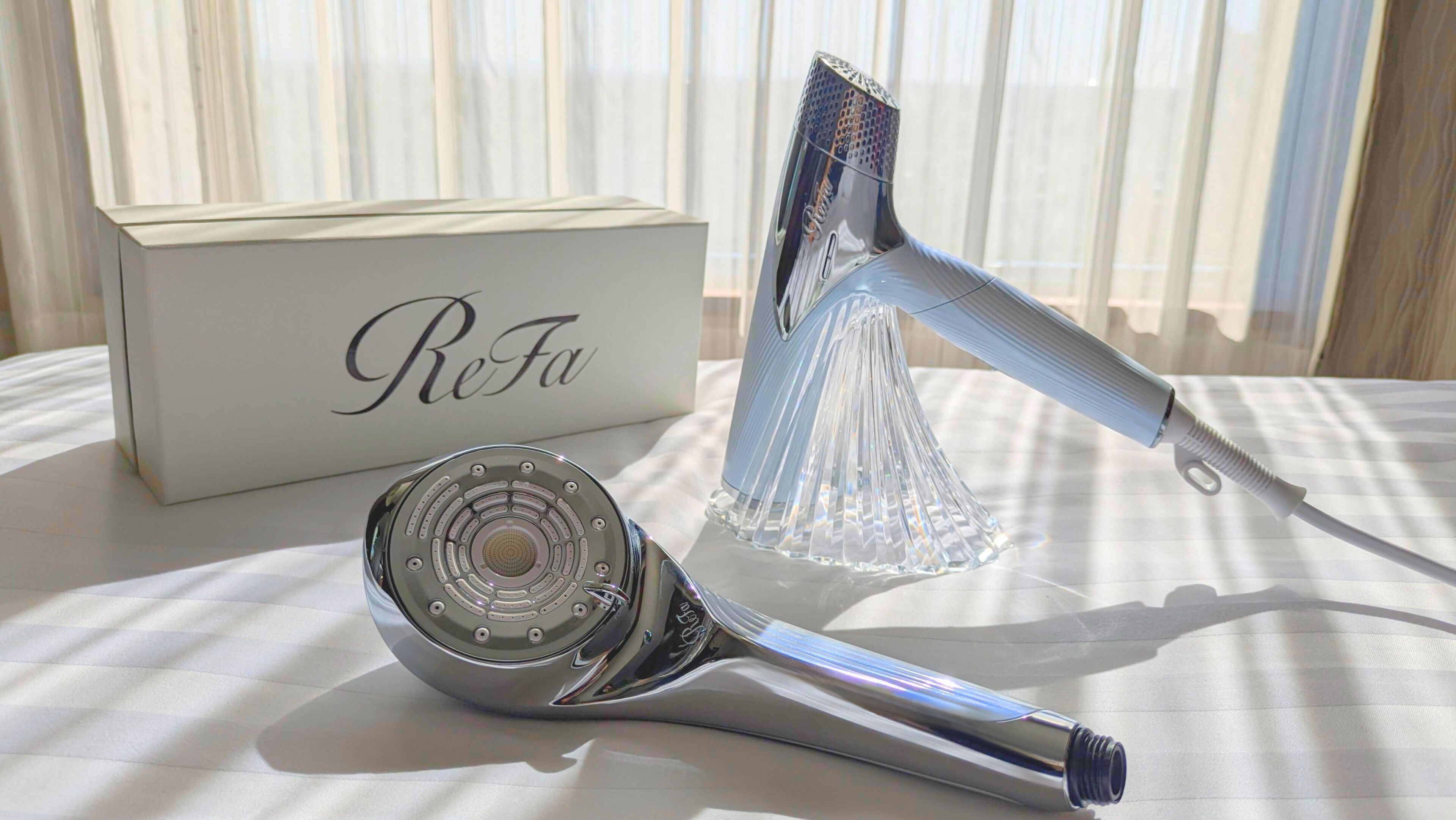 combined shower/bathtub, free toiletries, hair dryer, slippers