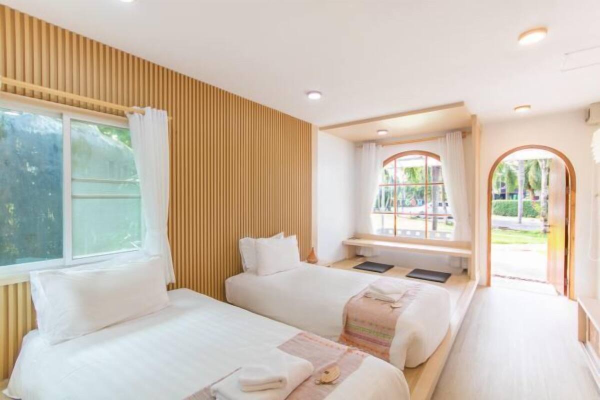 Minibar, escritorio, camas extra y wifi gratis