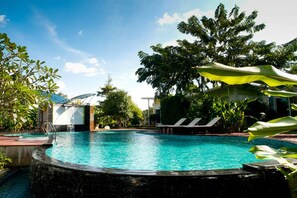 Piscine extérieure