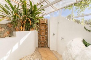 Minibar, escritorio, camas plegables/adicionales y wifi gratis