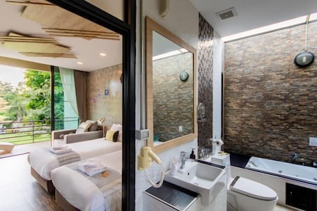 Minibar, desk, rollaway beds, free WiFi. Sangthong Resort