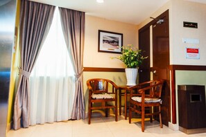 En 30-tommers LCD-TV med Parabol-TV samt TV