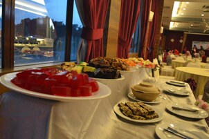 Breakfast, lunch, dinner served; international cuisine 