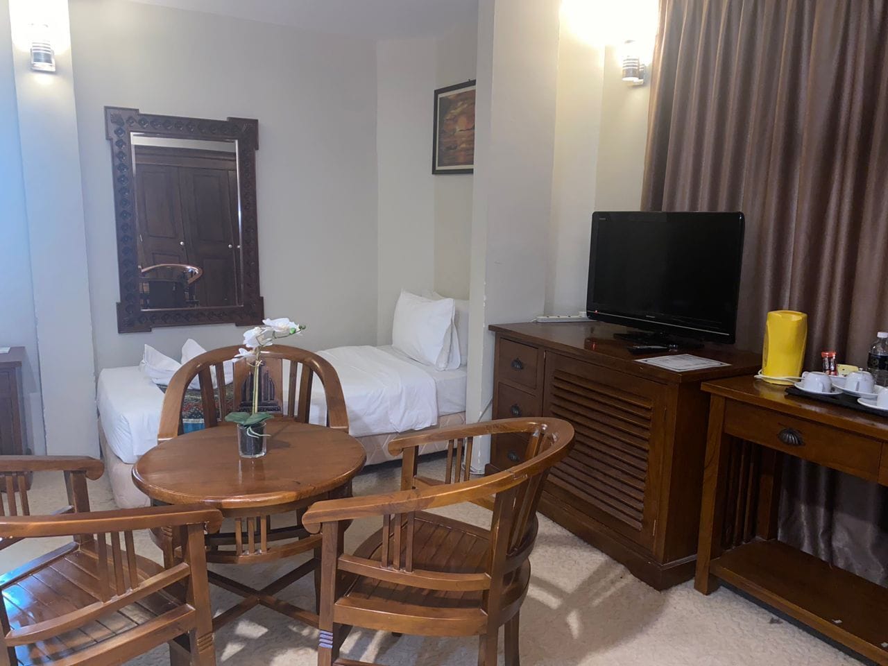 executive room | desk, blackout curtains, iron/ironing board, free wifi