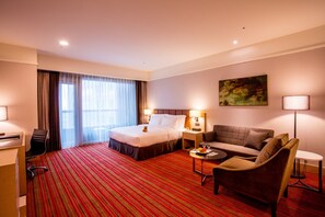 Deluxe-Doppelzimmer, 1 King-Bett | Blick auf die Strasse