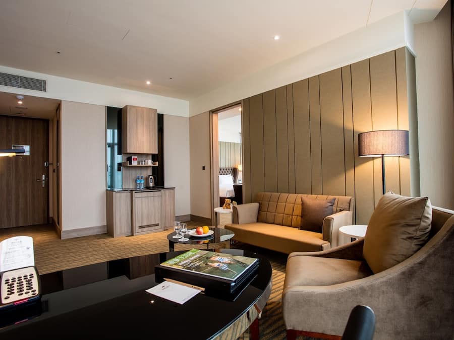 Executive Suite | In-room safe, desk, blackout curtains, soundproofing