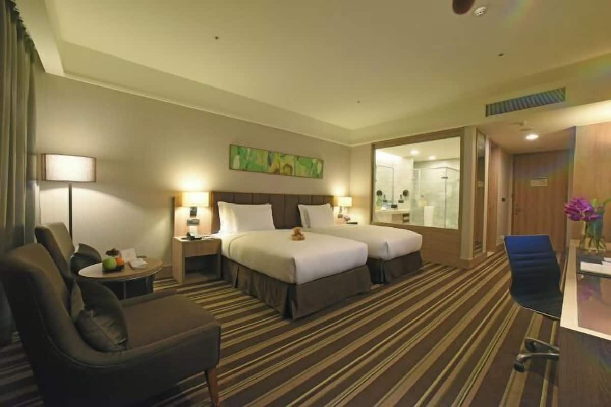 In-room safe, desk, blackout drapes, soundproofing