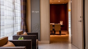 A modern hotel lobby with wicker furniture, a reception desk, and a sign reading "lih spa". - Fullon Hotel Taoyuan Airport Access MRT A8 (Taoyuan City)