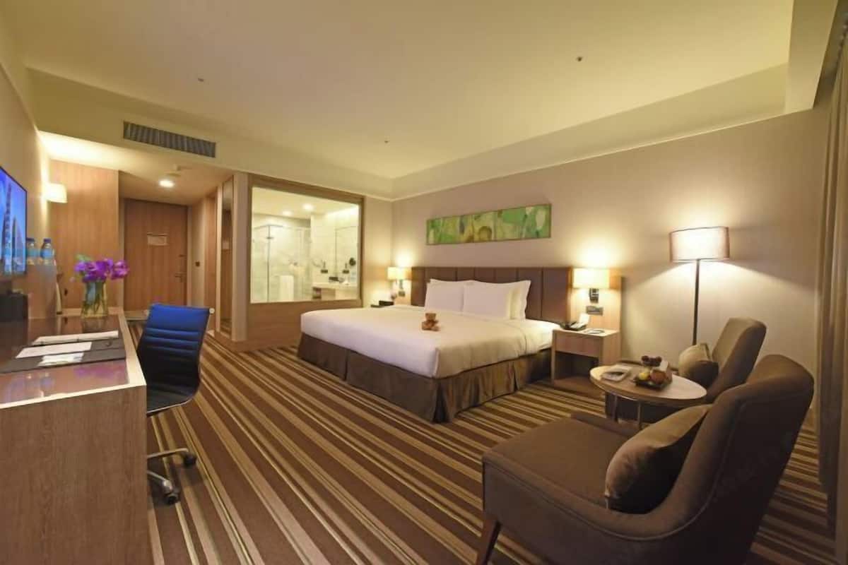 In-room safe, desk, blackout drapes, soundproofing