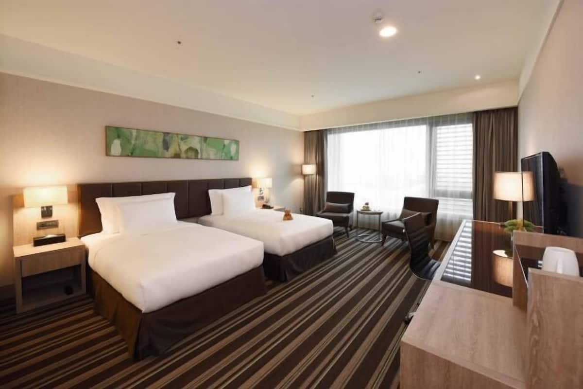In-room safe, desk, blackout drapes, soundproofing