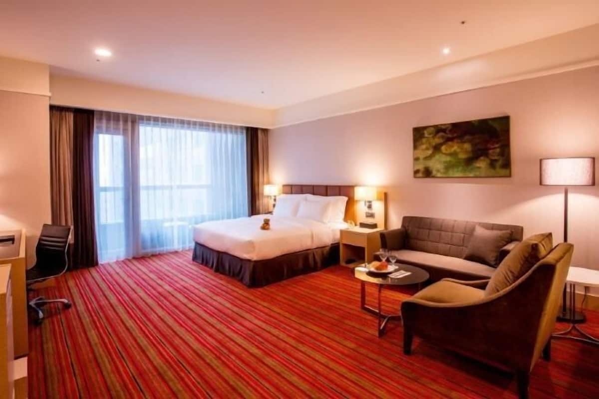 In-room safe, desk, blackout drapes, soundproofing