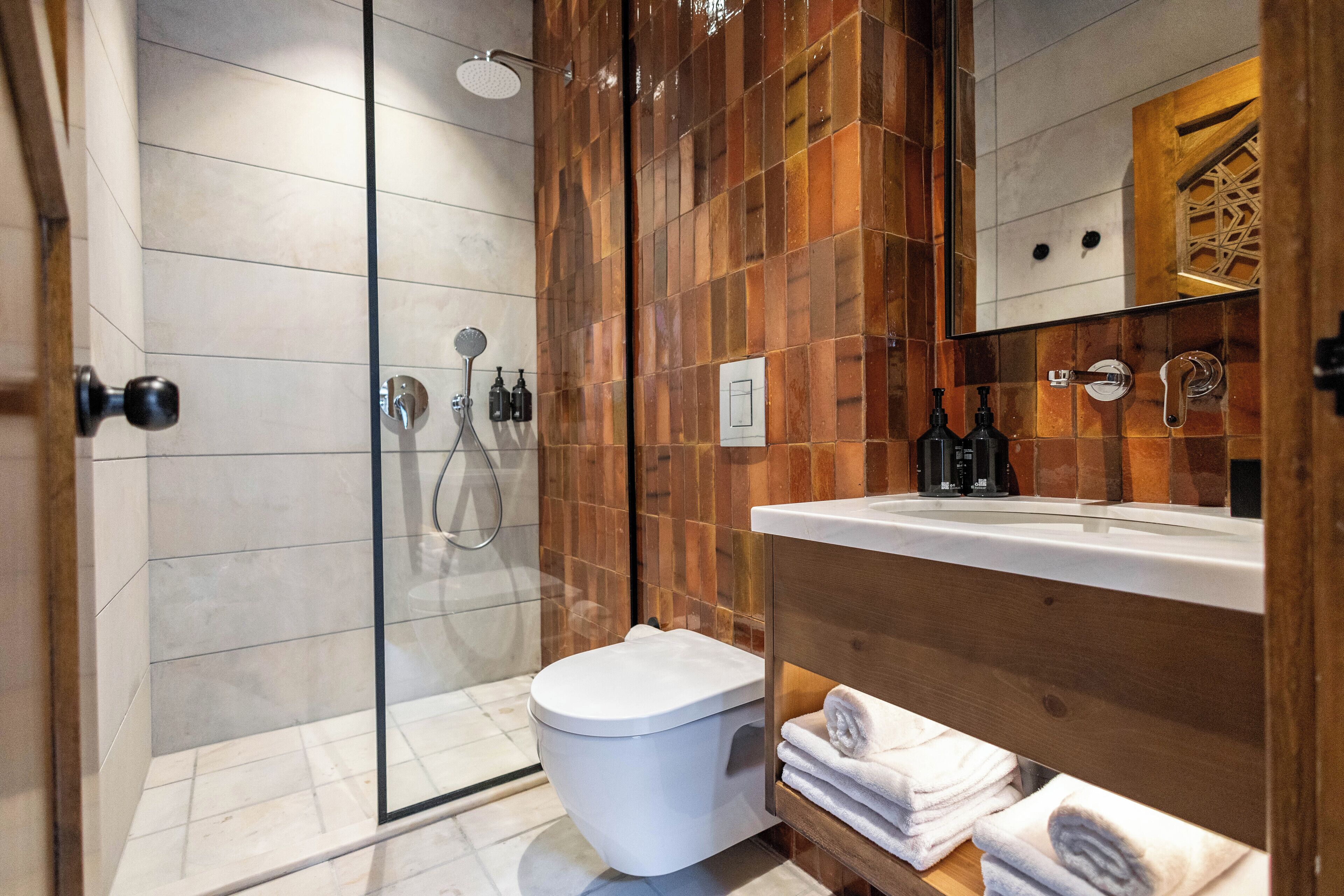 exclusive double room | bathroom | free toiletries, hair dryer, bathrobes, slippers