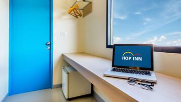 Standard Double Room | Desk, WiFi (free)