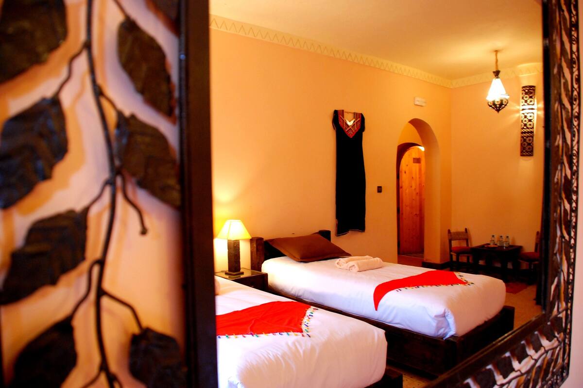 Quarto triplo (Ali Baba) | Roupas de cama premium, cofres nos quartos, berços grátis