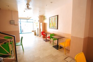 Lobby sitting area - GV Hotel Tagbilaran (Tagbilaran)