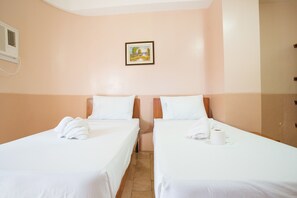 Standard Twin Room | Desk, free WiFi, bed sheets - GV Hotel Tagbilaran (Tagbilaran)