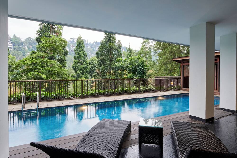 Chamomile Hill View 6BR Villa pool and movie room