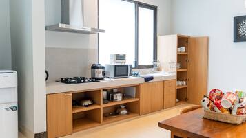 Villa, 6 Bedrooms | Shared kitchen | Full-sized fridge, microwave, electric kettle, toaster