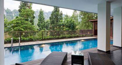 Chamomile Hill View 6BR Villa pool and movie room