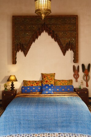 Suite, 1 cama de matrimonio grande, accesible para personas con discapacidad | Ropa de cama de alta calidad, caja fuerte, escritorio y cunas gratuitas