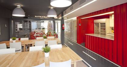 Sant Jordi Hostels Gracia