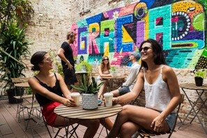 Terrace/patio - Sant Jordi Hostels Gracia (Barcelona)