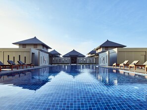 Outdoor pool - Serenity Hotel Spa & Onsen (Kabin Buri)