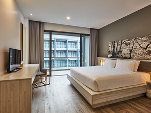 Minibar, in-room safe, desk, free WiFi - Serenity Hotel Spa & Onsen (Kabin Buri)