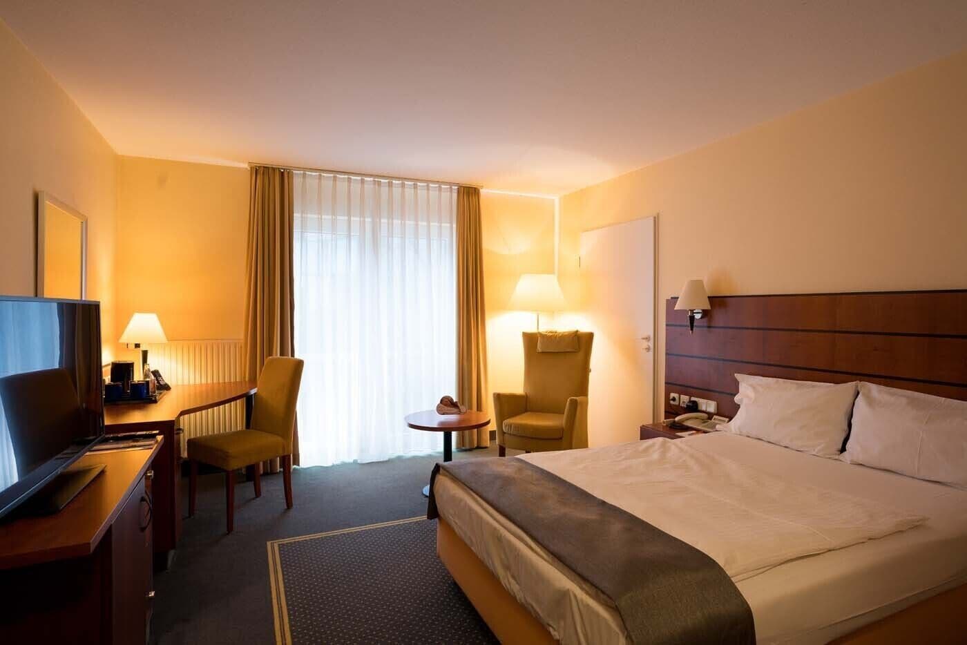 single room "fulda" | 1 bedroom, hypo-allergenic bedding, desk, blackout curtains