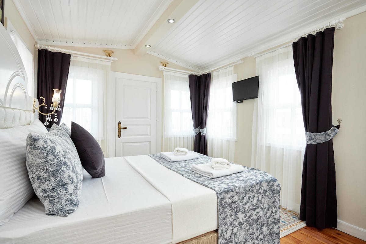 Premium bedding, minibar, in-room safe, desk